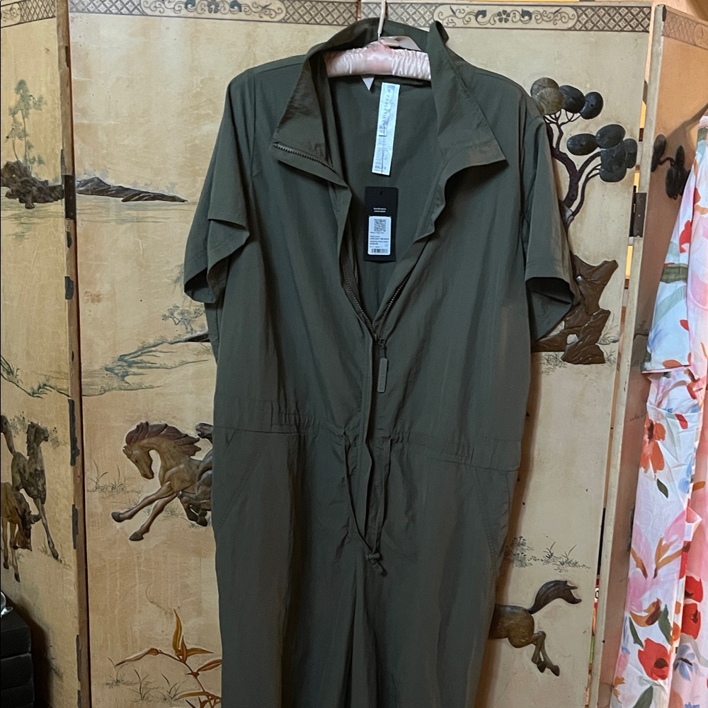 Fabletics Army Green Jumpsuit with Zipper - Picture 5 of 6
